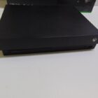 XBOX ONE X CON MANDO Y CAJA Y GAME PASS