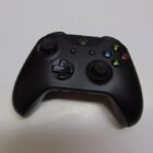 XBOX ONE X CON MANDO Y CAJA Y GAME PASS