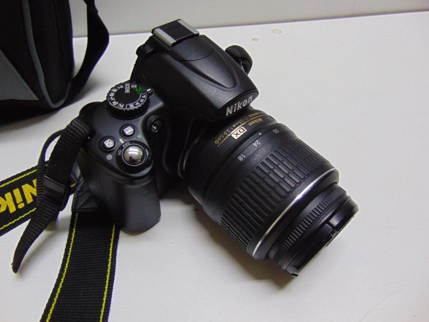 CAMARA FOTOS CON FUNDA Y 18-55MM