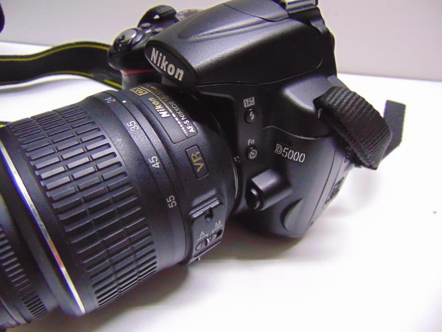 CAMARA FOTOS CON FUNDA Y 18-55MM