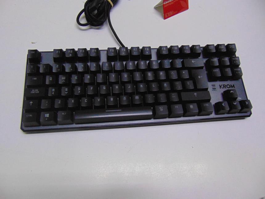 articulos_imagen1_183773-1.jpg TECLADO MECANICO SEMINUEVO