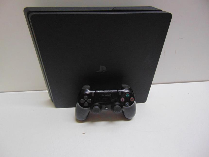 articulos_imagen1_183866-1.jpg PS4 SLIM CON MANDO *
