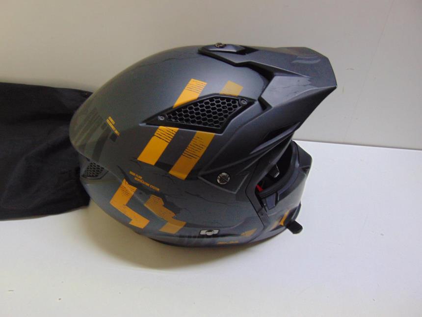 CASCO DE MOTO CON FUNDA SEMINUEVO