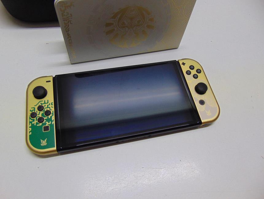 NINTENDO SWITCH OLED CON MALETA EDICION ZELDA