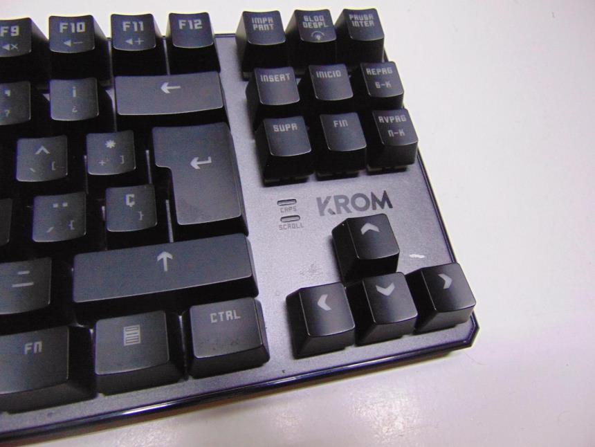TECLADO MECANICO SEMINUEVO