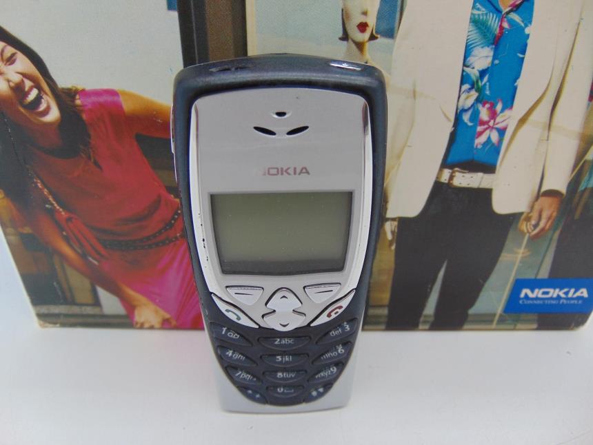 NOKIA 8310 2 BATERIAS Y AURICULARES CON CAJA