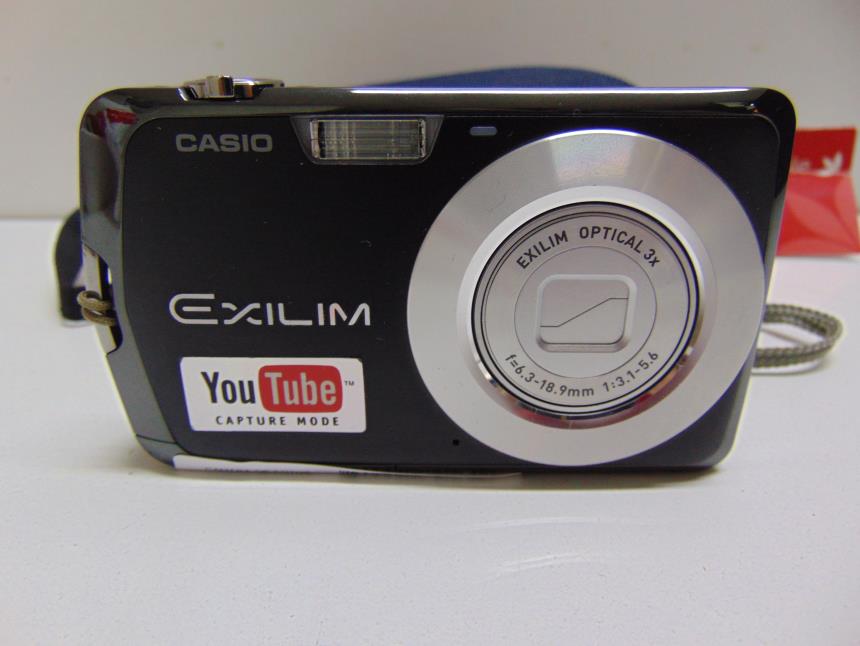 CAMARA DE FOTOS CON FUNDA Y TARJETA