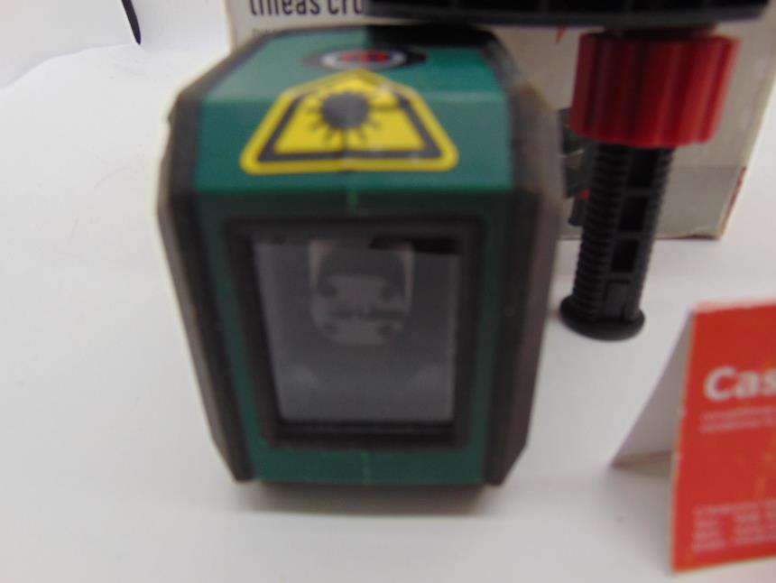 NIVEL LASER CON CAJA