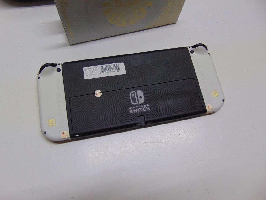NINTENDO SWITCH OLED CON MALETA EDICION ZELDA